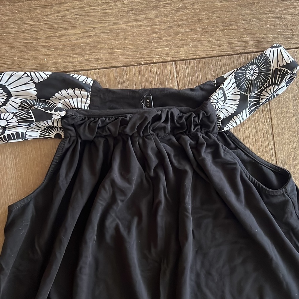 Radio Fiji Shoulder Tie Coverup - Picture 7 of 8